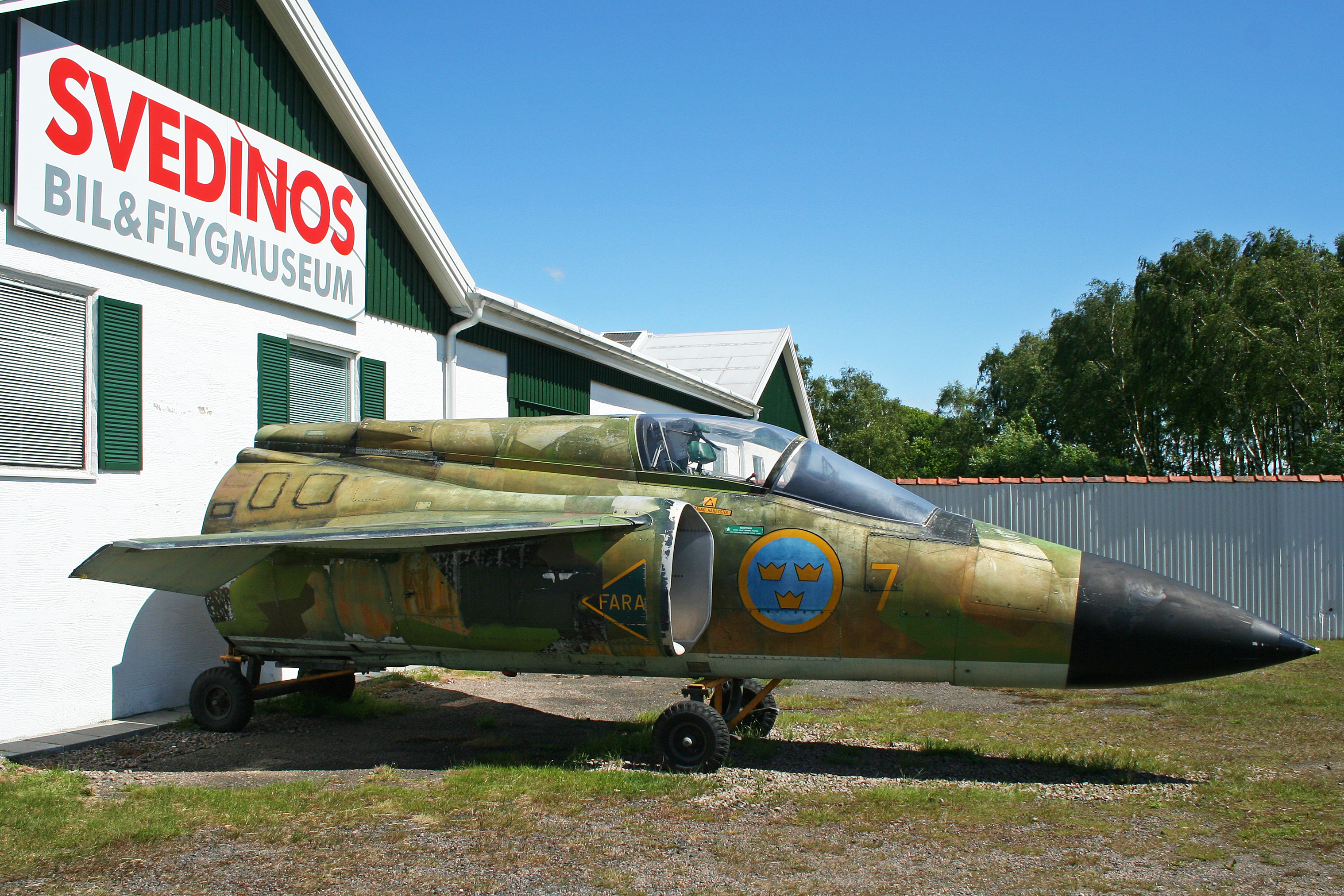 Saab_Viggen_nose_(ID_unknown)_(7617810916).jpg