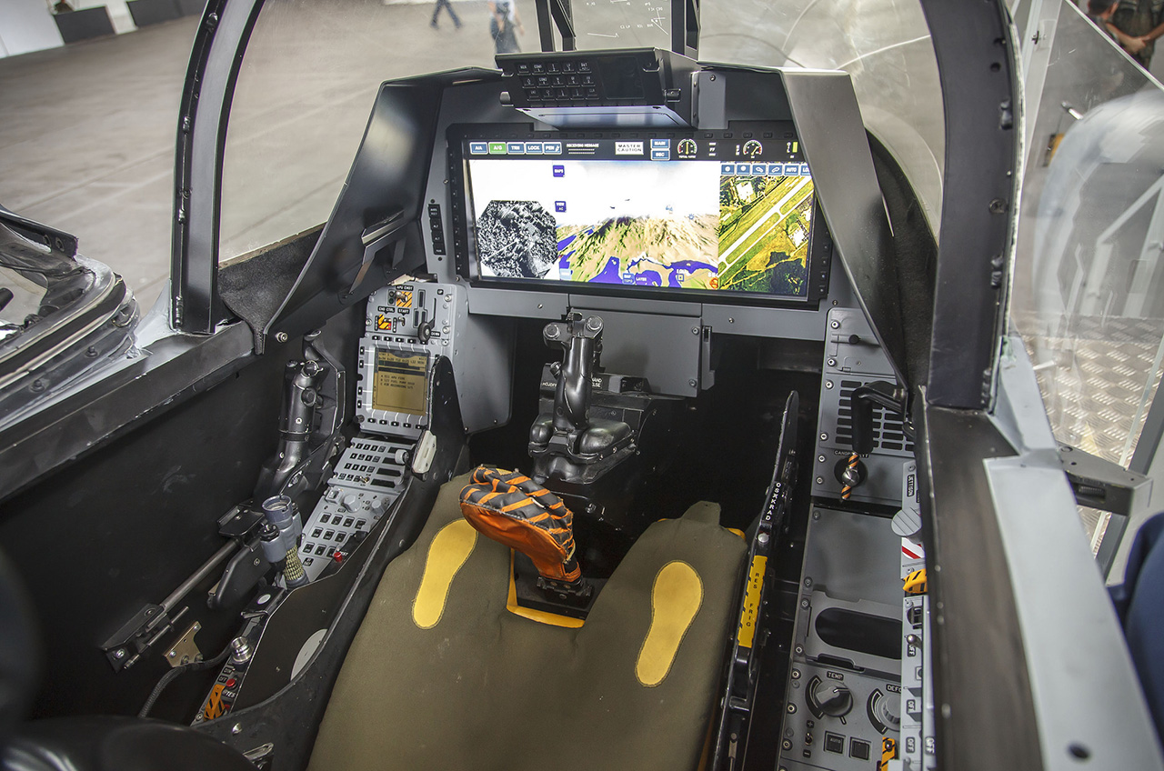 Gripen-NG-Mockup-cockpit.jpg