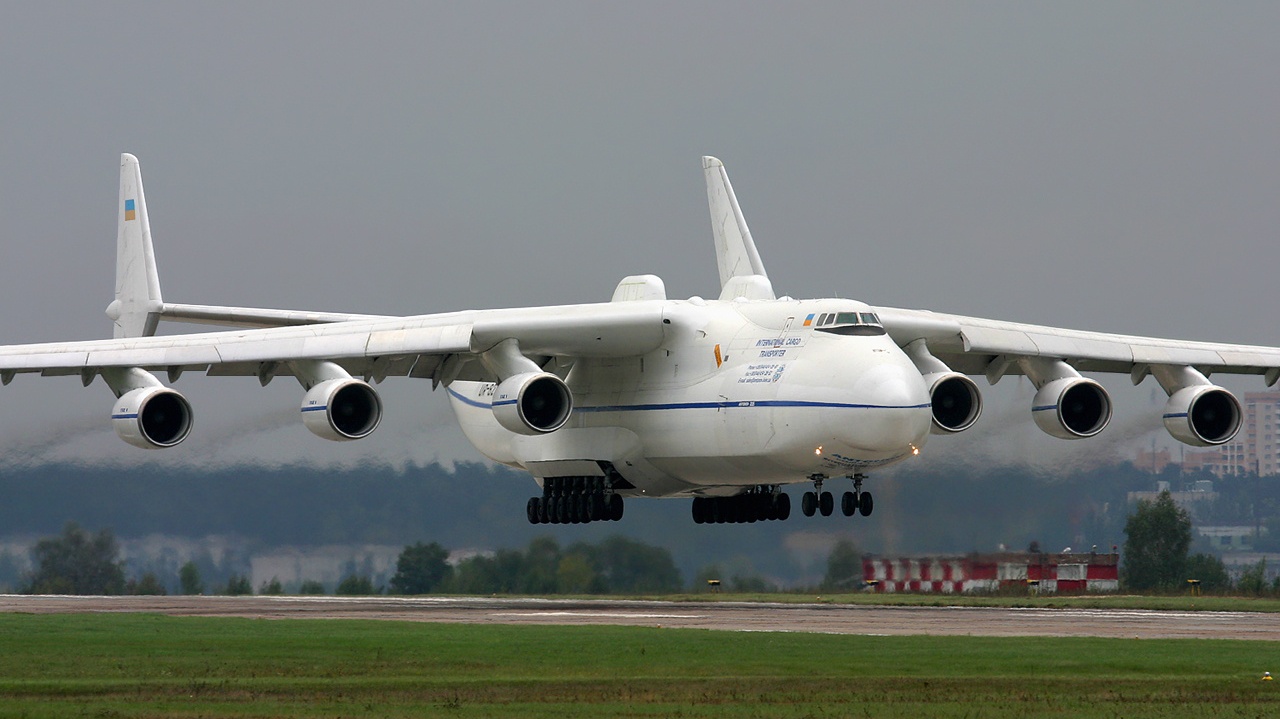 antonov-an225-low-level-flight.jpg