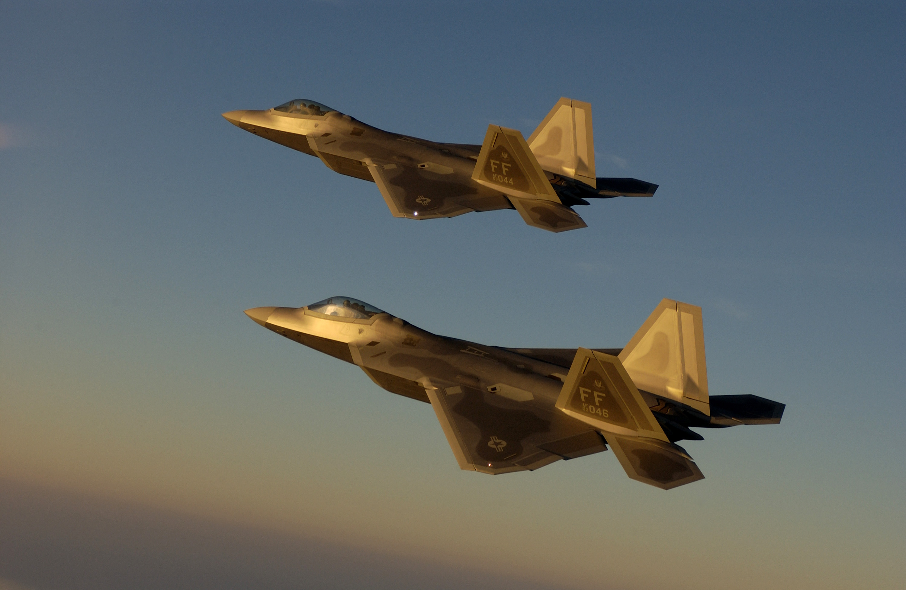 F-22_-_Golden_Formation.jpg