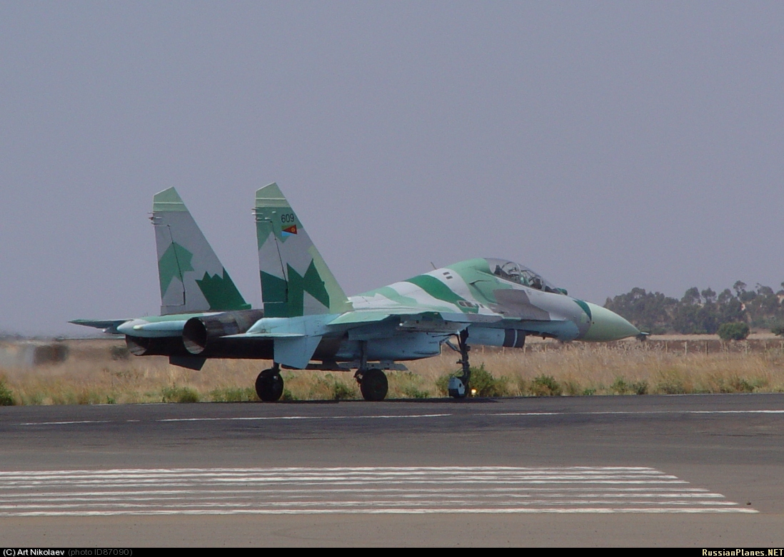 SU-27UB 609 ERITREO ERITREA 05-06-2002.jpg
