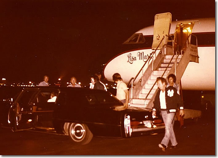 elvis-leaving-lisa-marie-plane-76