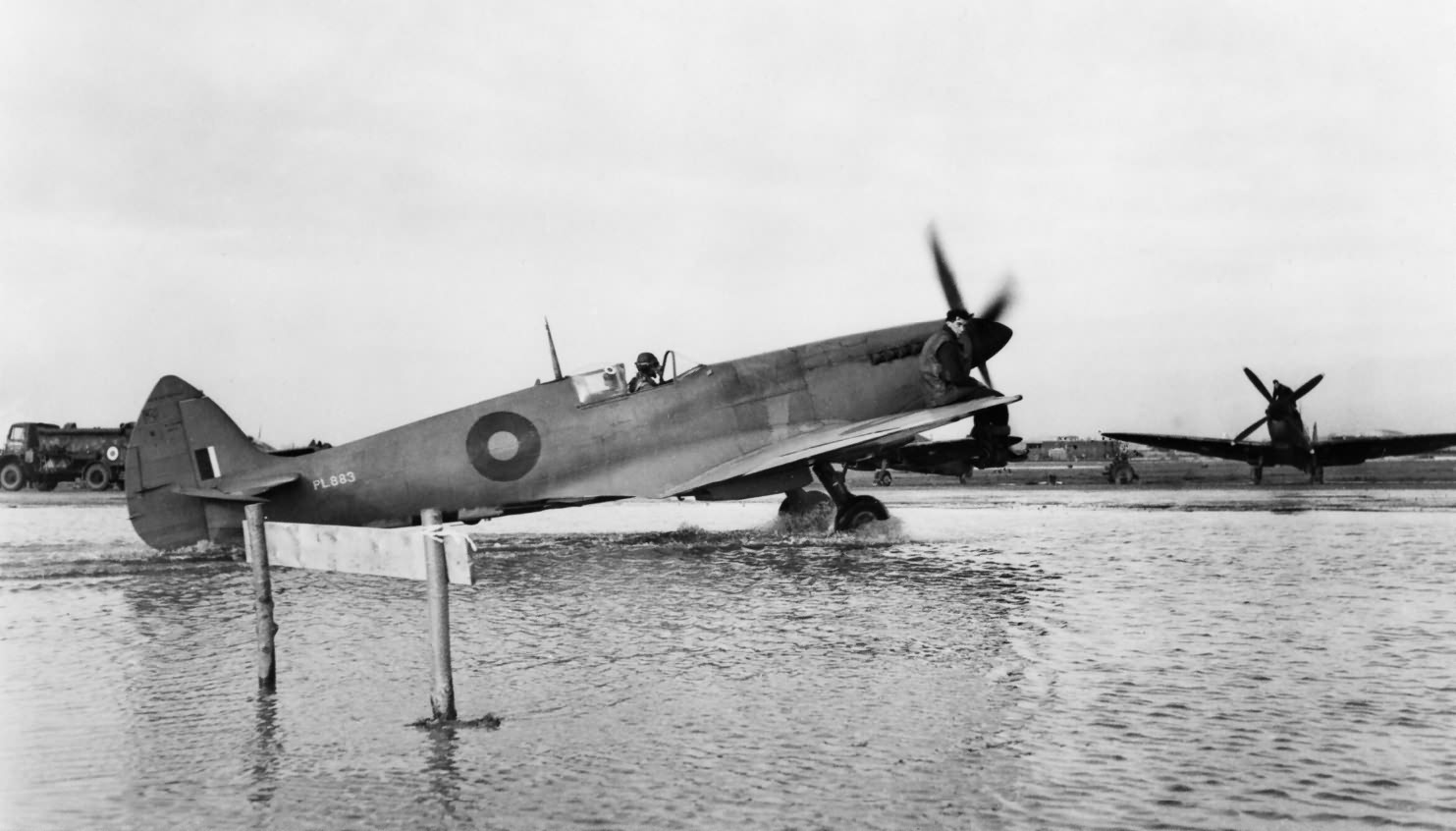 Spitfire_PR_Mk_XI_PL883_400_RCAF_B78_Eindhoven.jpg