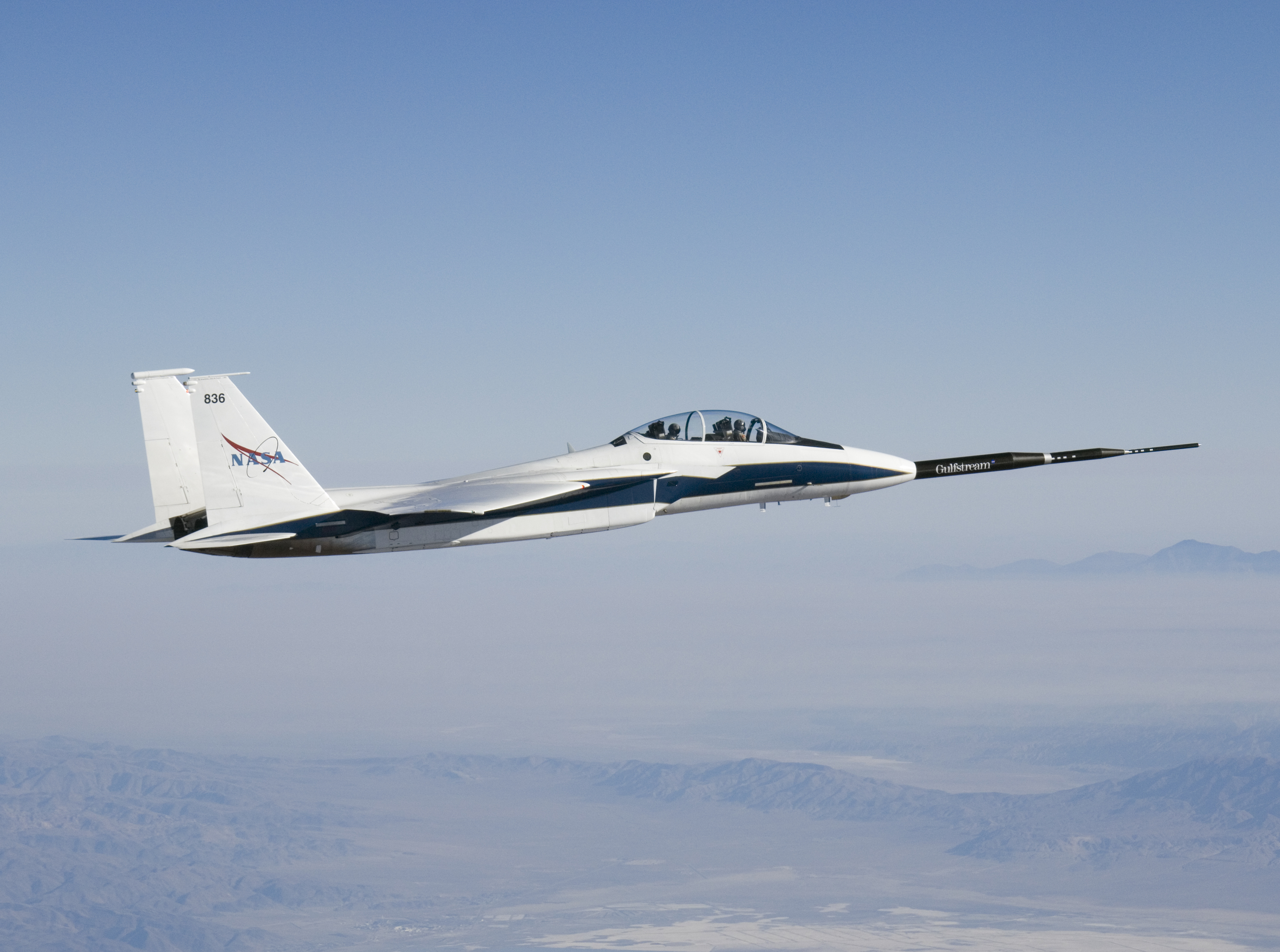 NASA_F-15B_836_with_Quiet_Spike.jpg