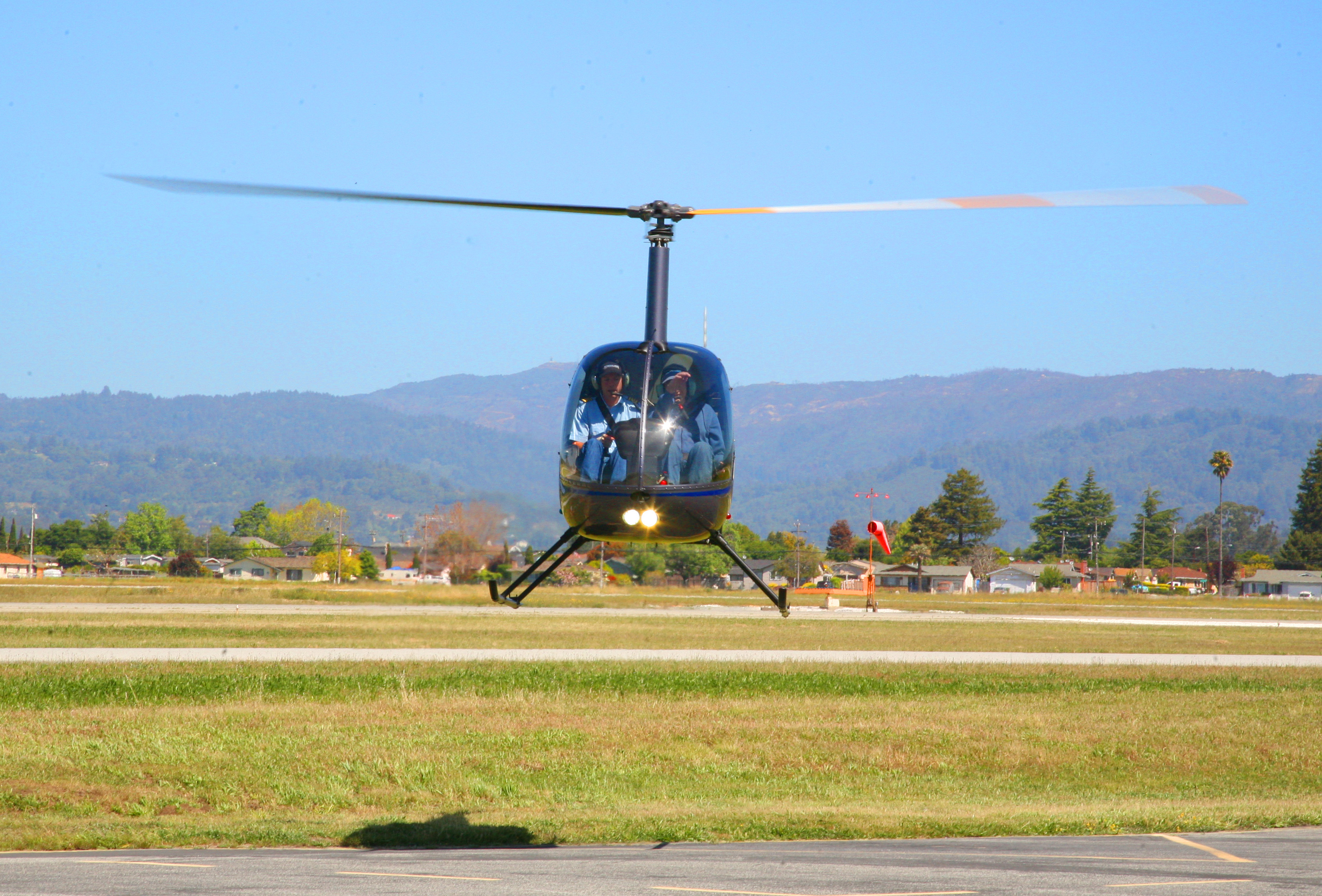 robinson_r22_helicopter_hovering.jpg