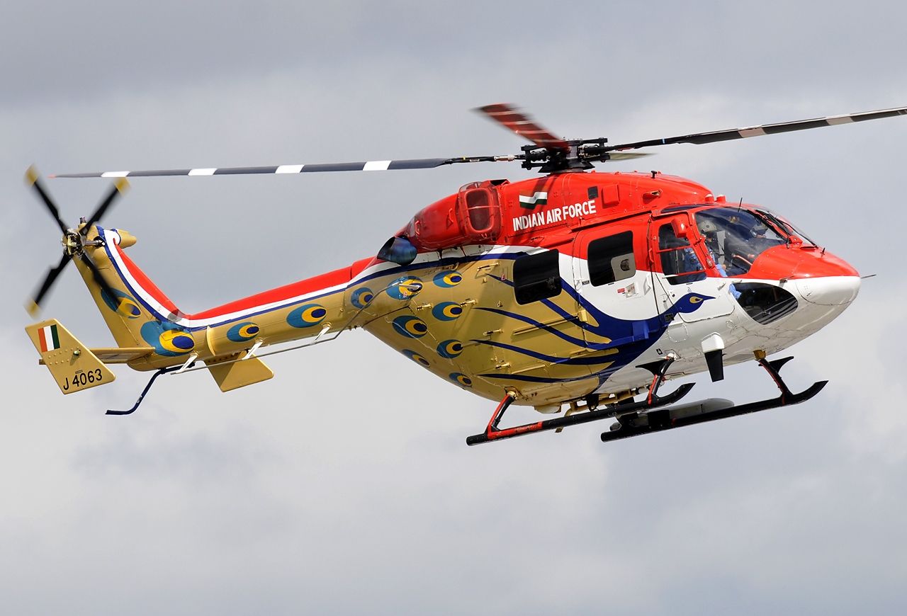 Hindustan_ALH_Dhruv,_India_-_Air_Force_JP6310694.jpg