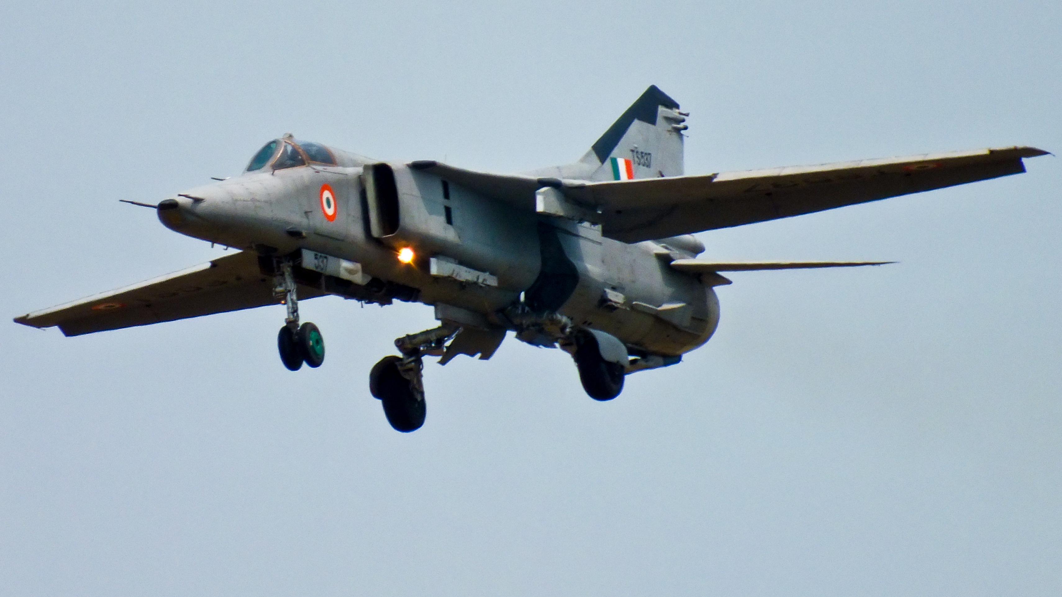 MiG-27_from_No.18_Squad_Kalaikunda.jpg