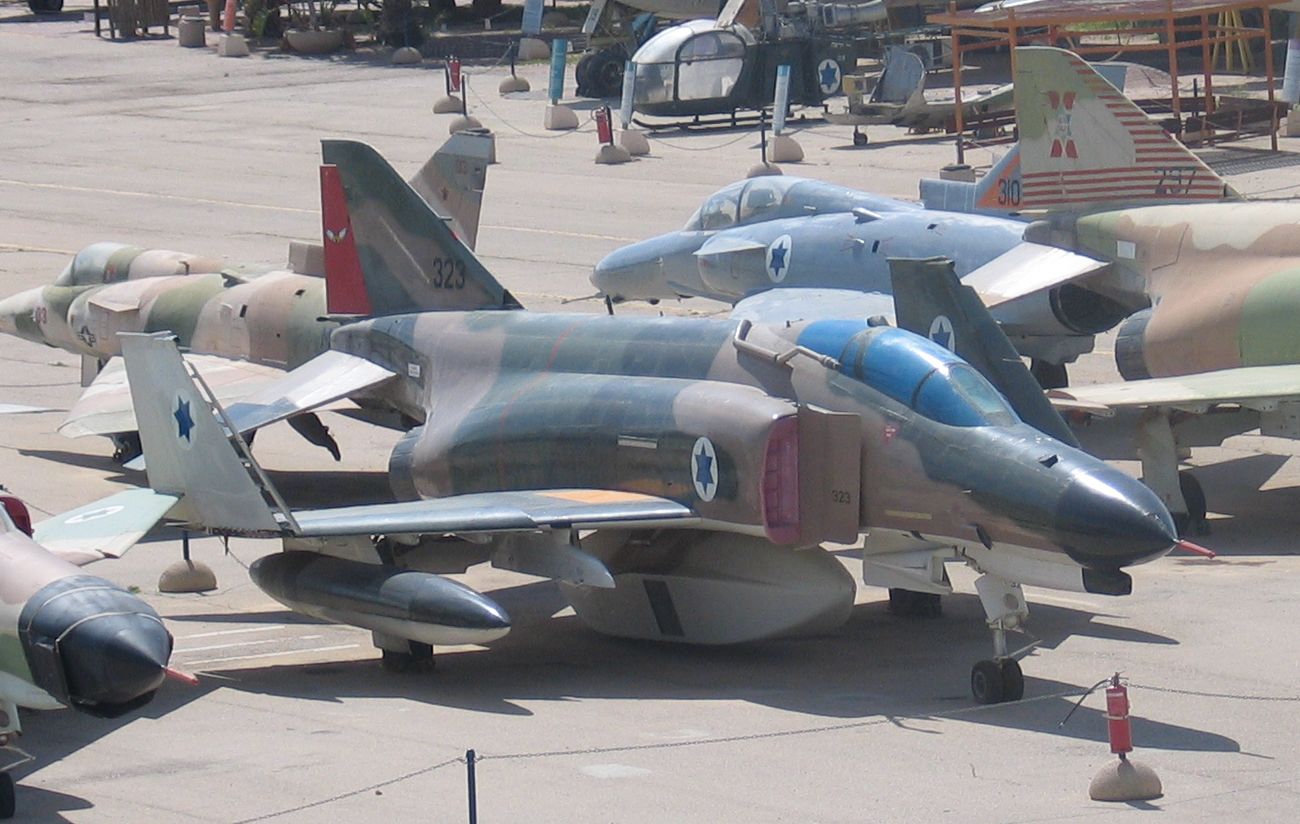 F-4E-Phantom-Kurnas-2000-with-camera-pod-hatzerim-1.jpg