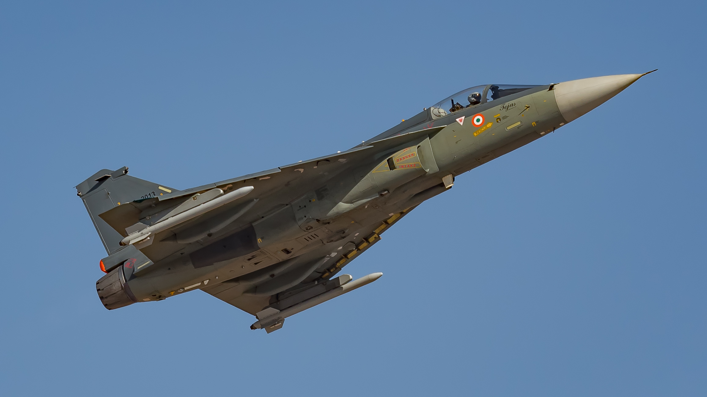 IAF_Tejas_full_size_(32941198511).jpg