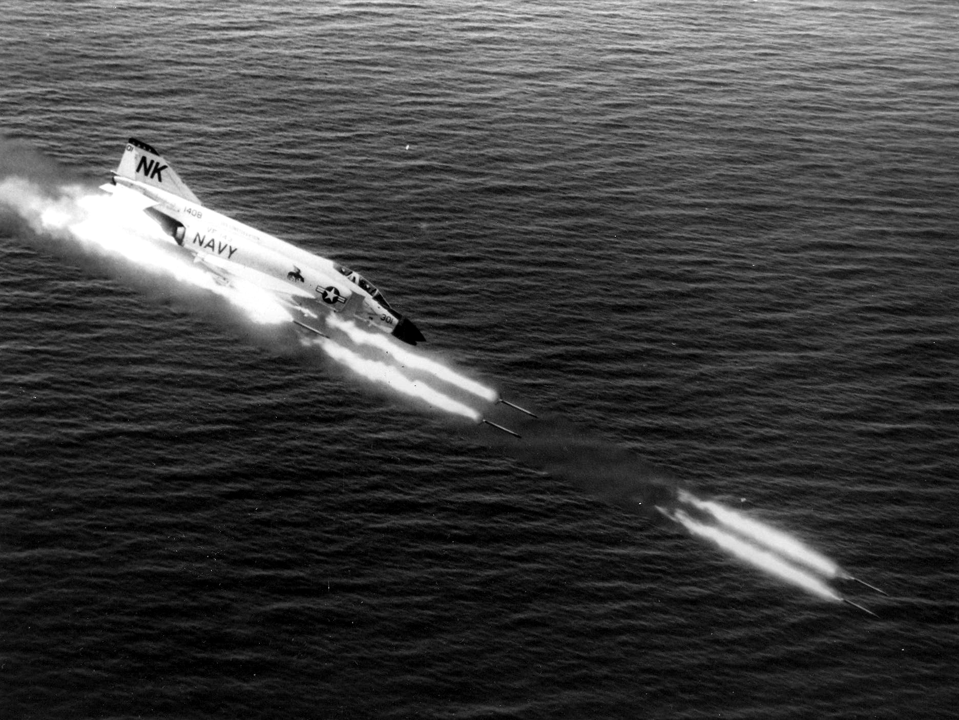 F-4B_VF-143_firing_rockets_NAN1-65.jpg