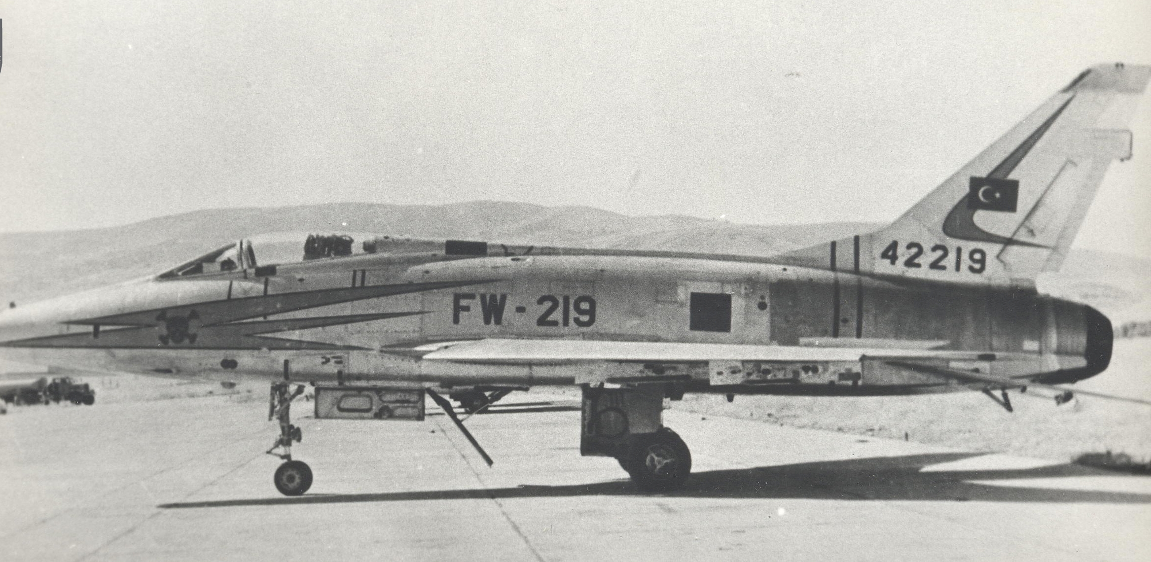 5_F-100D.jpg