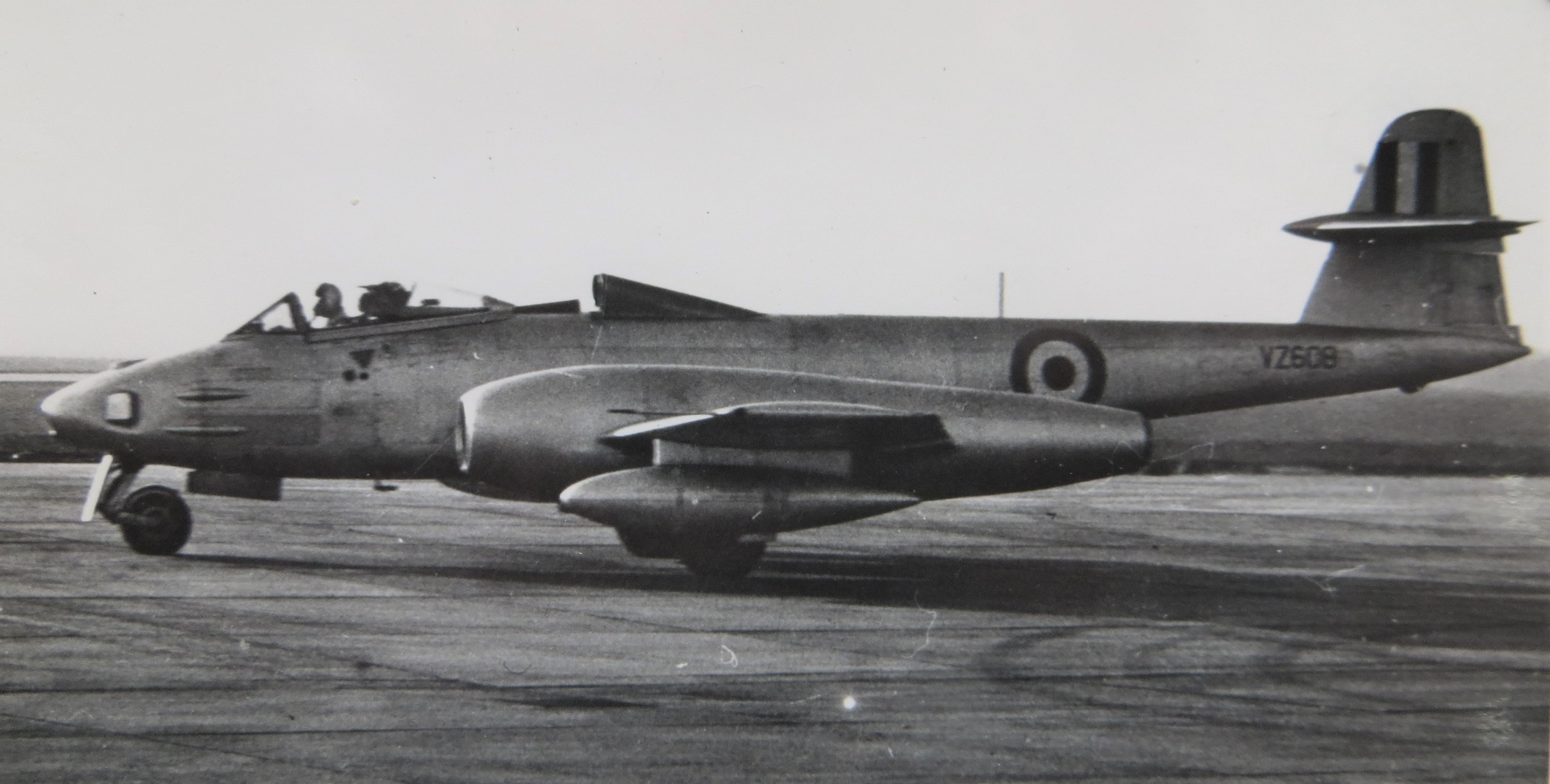 05 VZ608 taxis out.jpg