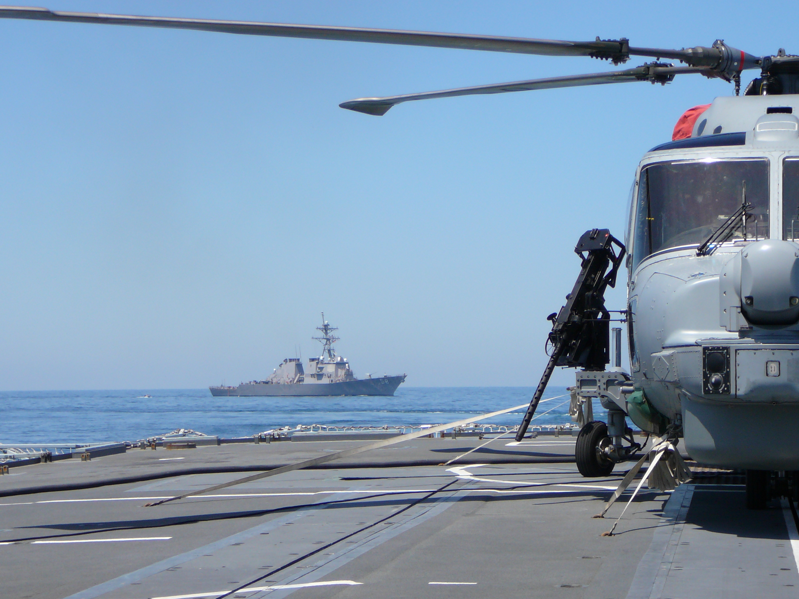 21 JUNE 07 Lynx on Portland USS Laboon in background