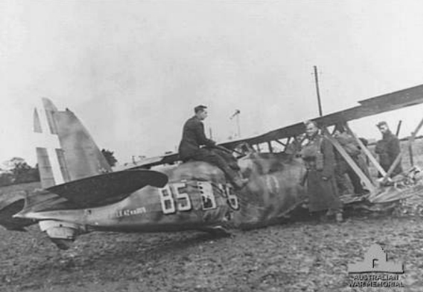 Crashed_Fiat_CR42_near_Lowestoft_1940.jpg